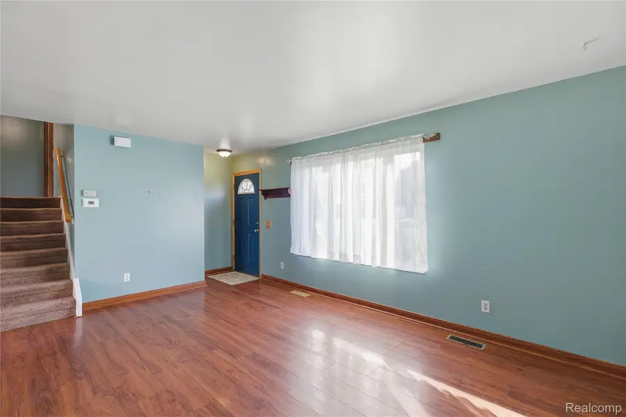 6230 Barker Drive, Waterford, MI 48329 - Image #3