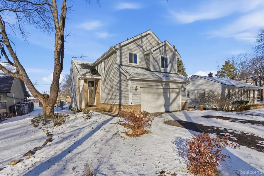 5654 Rowley Boulevard, Waterford, MI 48329 - Image #2