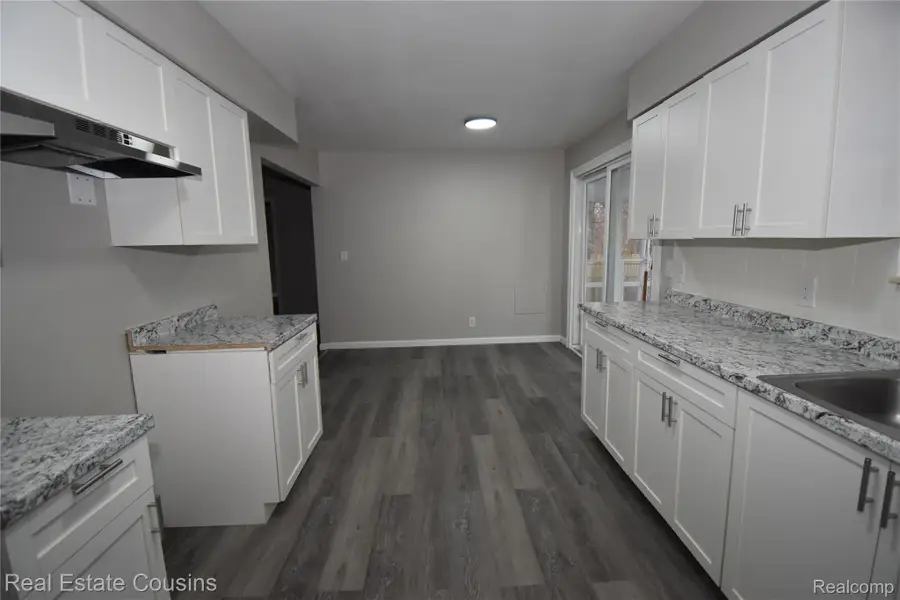 2919 Hampstead Drive, Flint, MI 48506 - Image #2