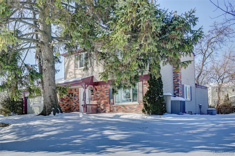 43047 Avon Court, Sterling Heights, MI 48313 - Image #2