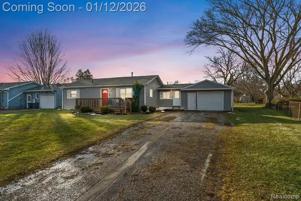 2072 Sandalwood Drive, Burton, MI 48519