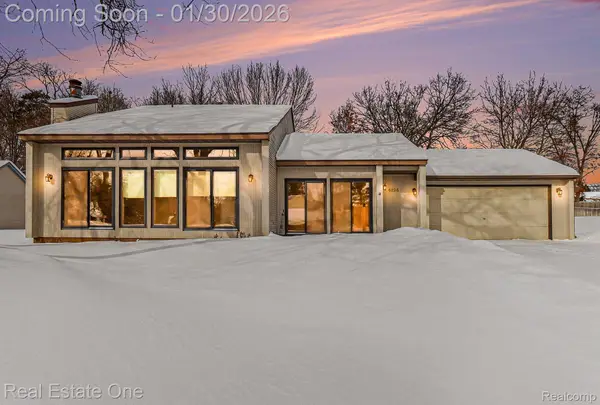 6226 Pinewood Drive, Clarkston, MI 48346