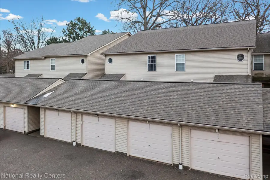 4967 Oak Hill Drive, Waterford, MI 48329 - Image #2