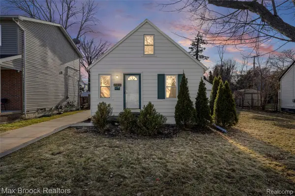 20240 Hollywood Street, HarperWoods, MI 48225