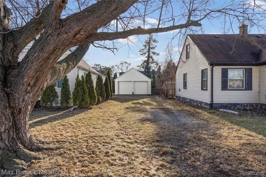 20240 Hollywood Street, Harper Woods, MI 48225 - Image #3