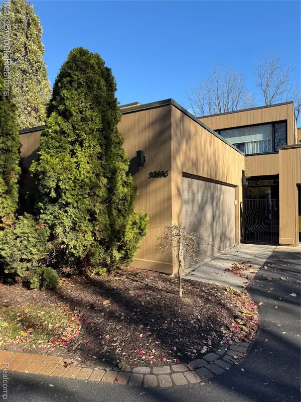 32696 Ravine Drive, Franklin, MI 48025