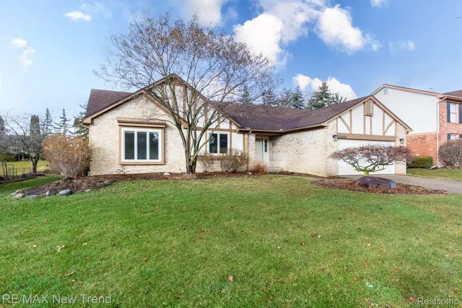 24859 White Plains, Novi, MI 48374 - Image #2