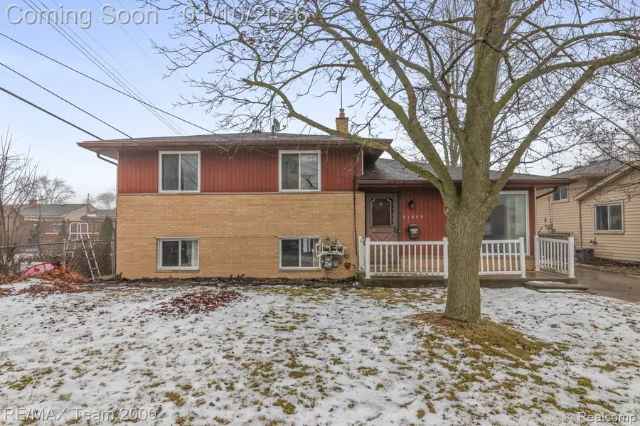 31629 Sweetbriar, Rockwood, MI 48173 - Image #2