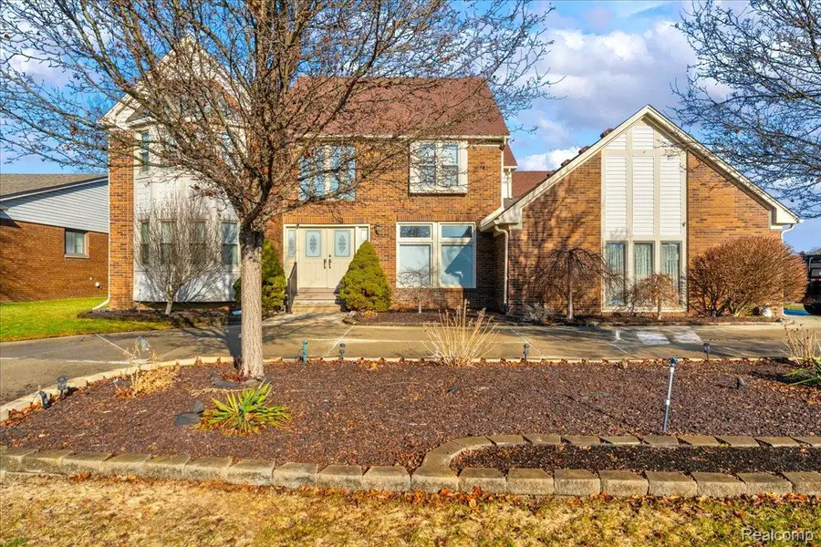 18676 Country Club Circle, Riverview, MI 48193 - Image #2