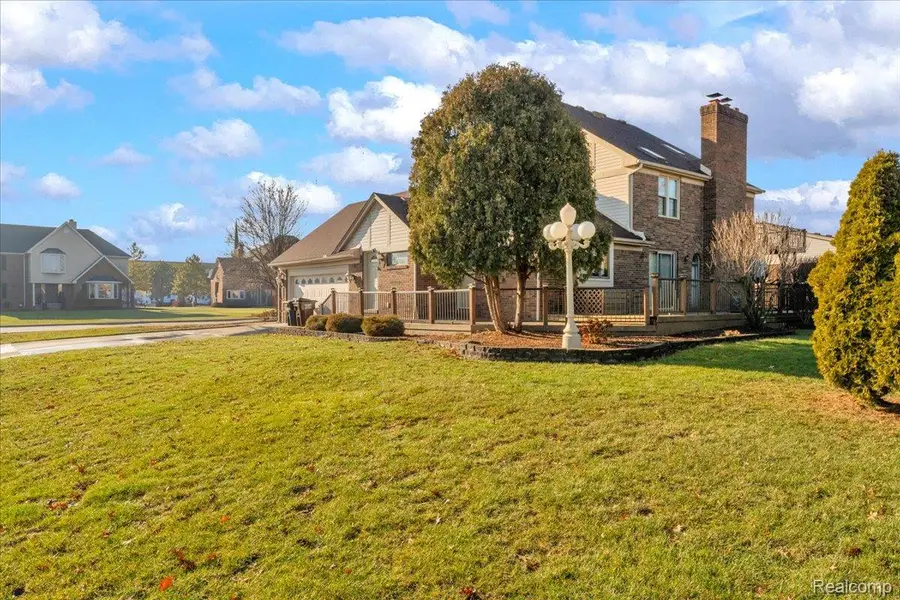 18676 Country Club Circle, Riverview, MI 48193 - Image #3