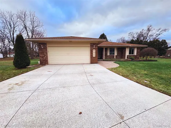 6820 Emerald Shores Drive, Troy, MI 48085