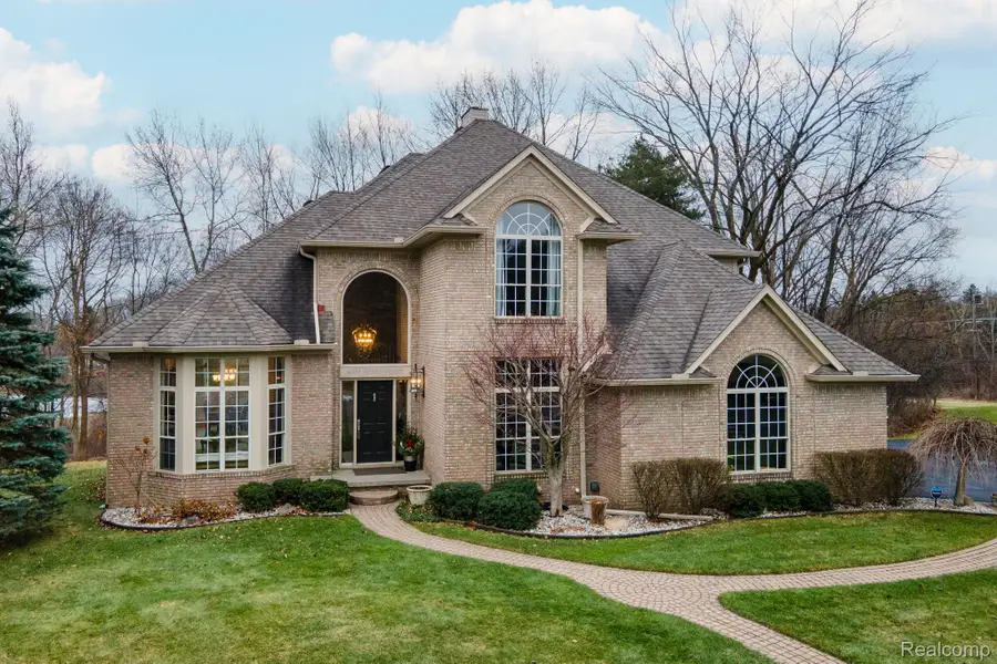 6751 Berry Pointe Drive, Clarkston, MI 48348 - Image #2