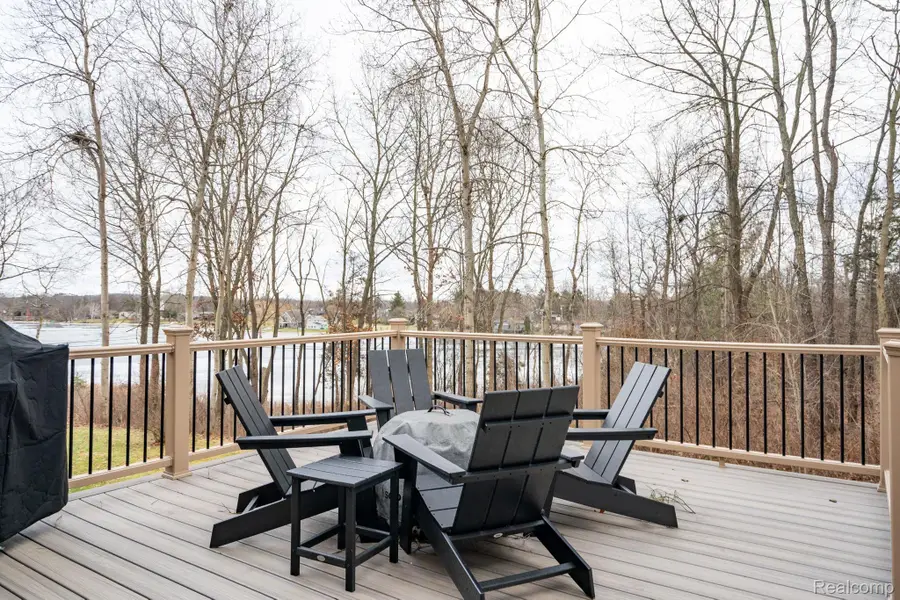 6751 Berry Pointe Drive, Clarkston, MI 48348 - Image #3