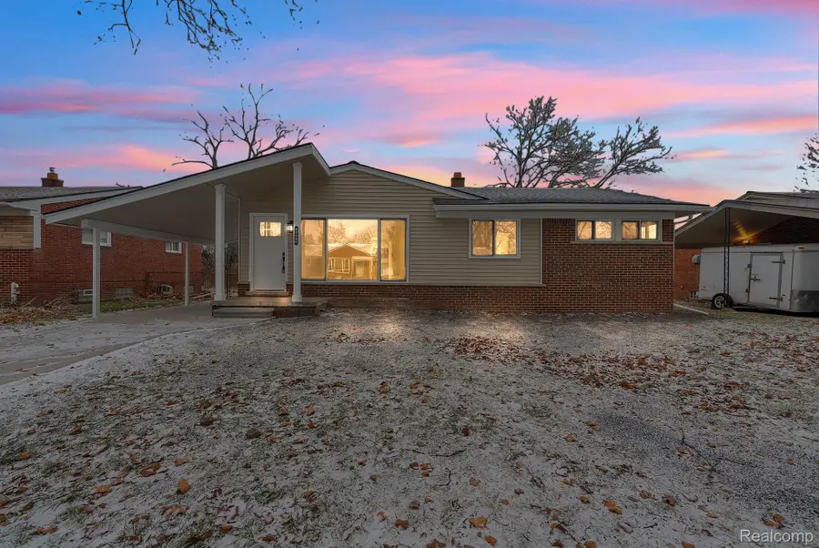 23080 Parklawn Street, Oak Park, MI 48237 - Image #2