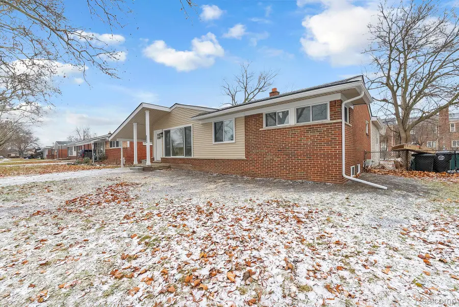 23080 Parklawn Street, Oak Park, MI 48237 - Image #3
