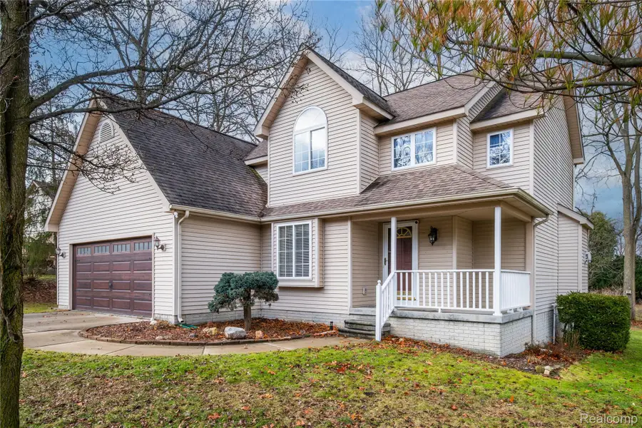 410 Bent Oak Street, Fenton, MI 48430 - Image #2