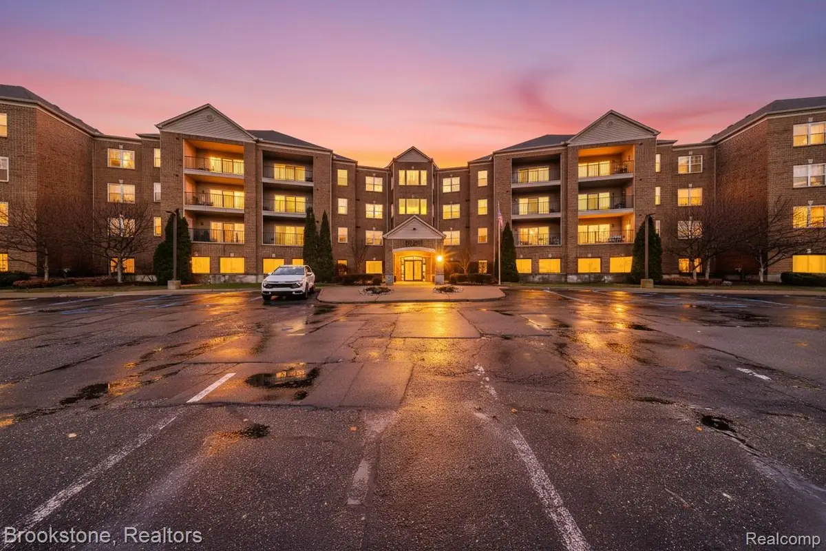 2112 Country Club Drive, Saint Clair Shores, MI 48082 - Image #1