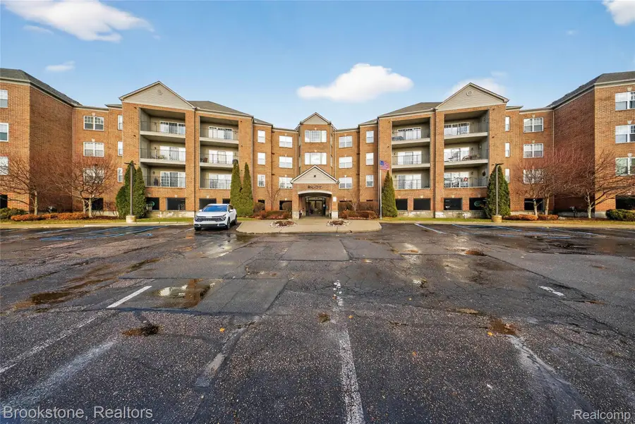 2112 Country Club Drive, Saint Clair Shores, MI 48082 - Image #3