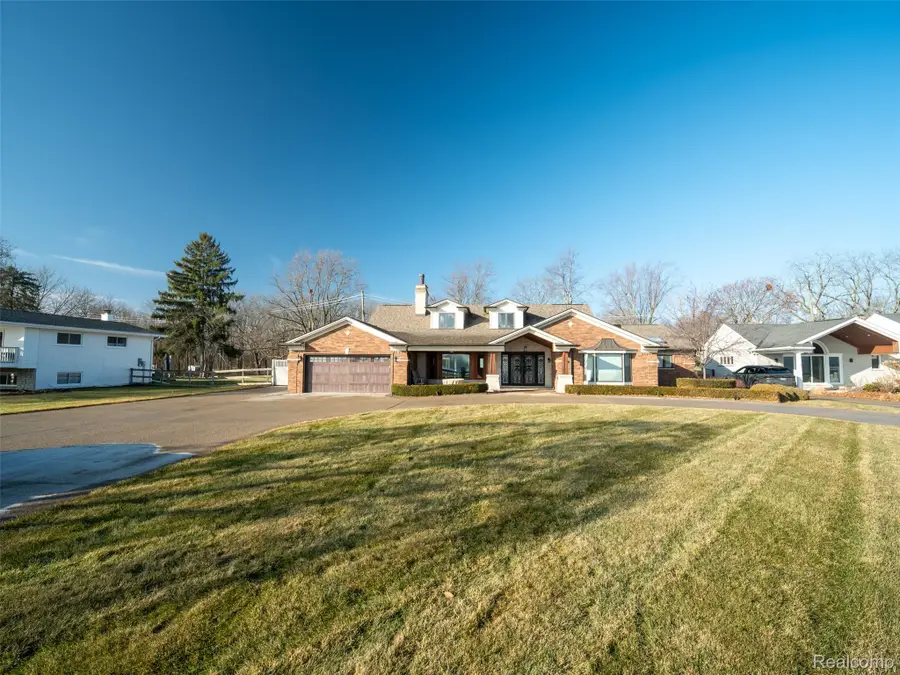 23750 E River Road, Grosse Ile, MI 48138 - Image #2