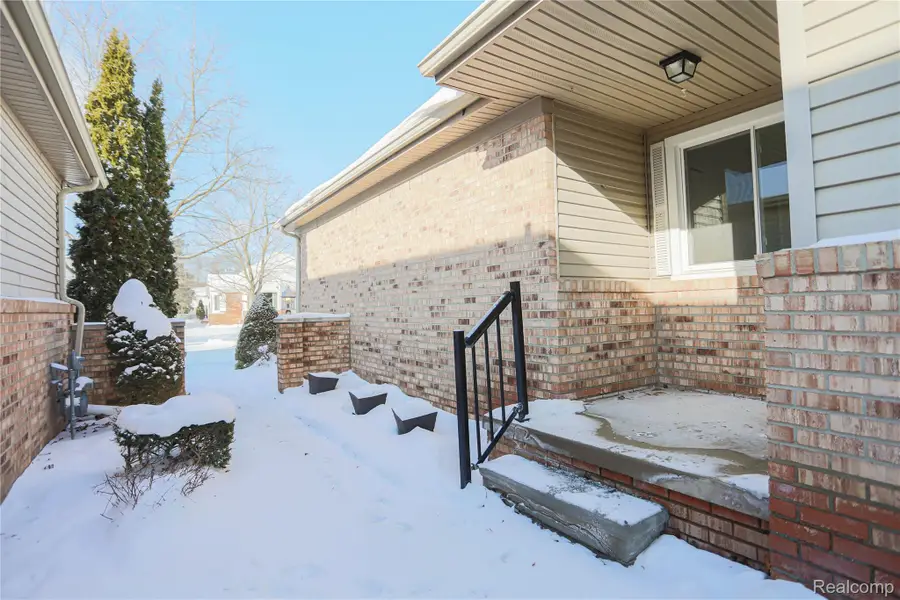 327 Mae Court, Romeo, MI 48065 - Image #2