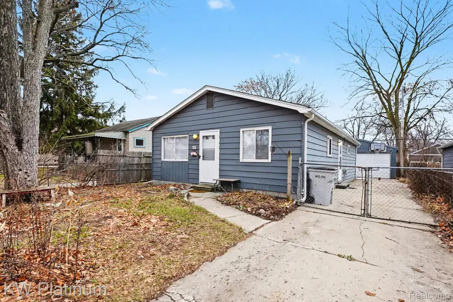1218 E Milton Avenue, Hazel Park, MI 48030 - Image #2