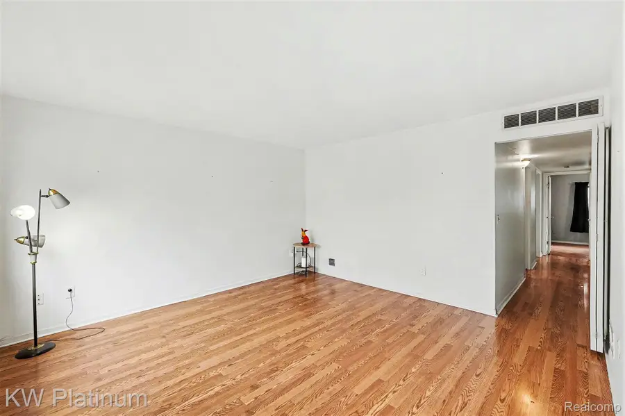 1218 E Milton Avenue, Hazel Park, MI 48030 - Image #3