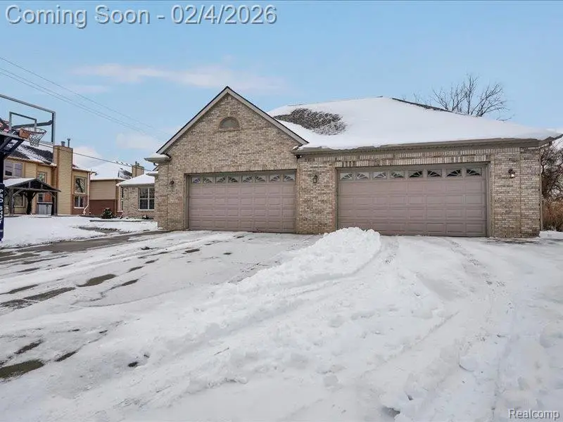 19201 N Grisham Drive E, Macomb, MI 48044 - Image #2