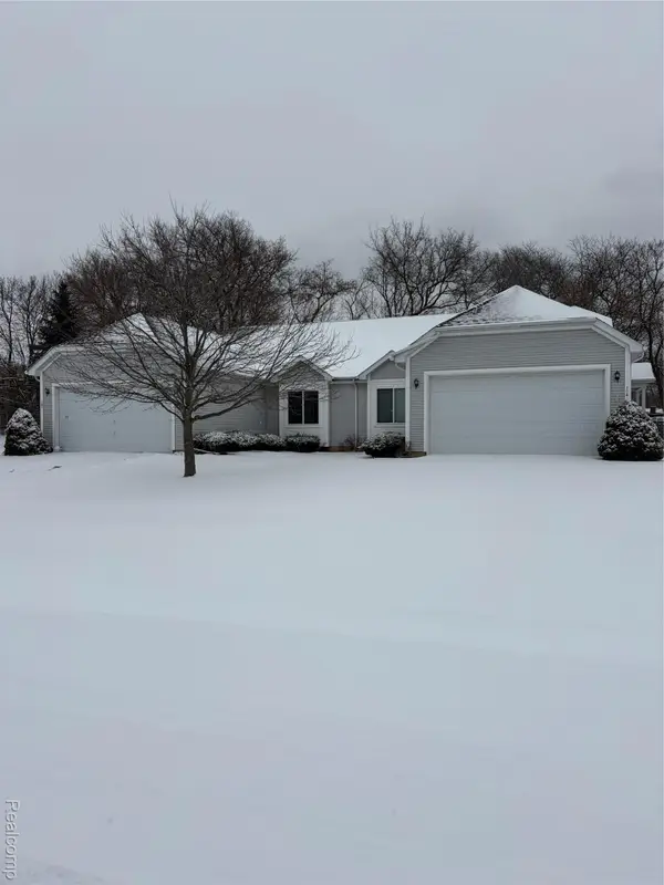 100 Aberdeen Drive #36, Flushing, MI 48433