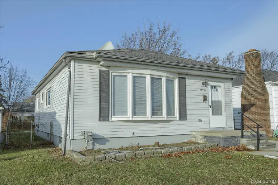 24907 Brittany Avenue, Eastpointe, MI 48021 - Image #2