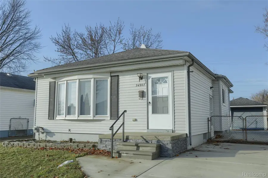 24907 Brittany Avenue, Eastpointe, MI 48021 - Image #3