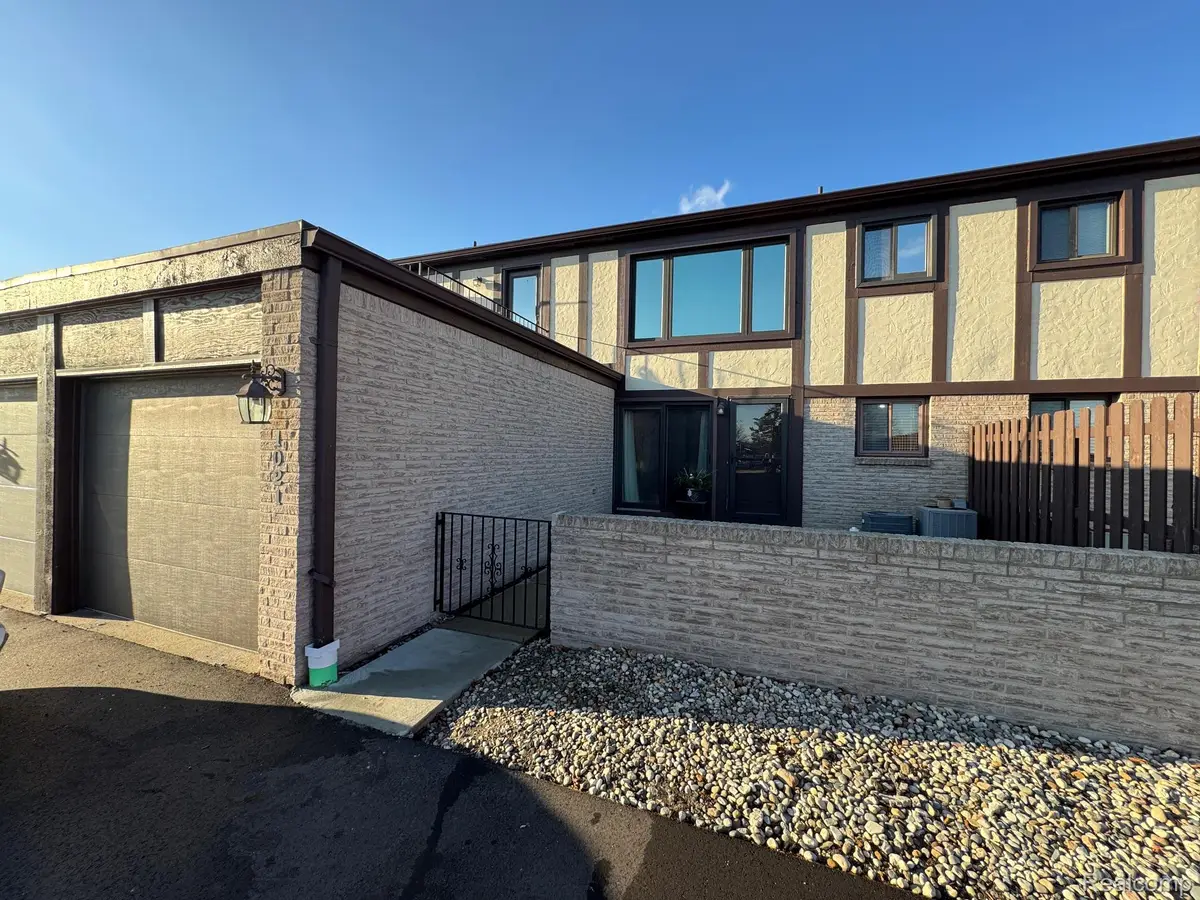 1021 Country Club Drive #23, Saint Clair Shores, MI 48082 - Image #1
