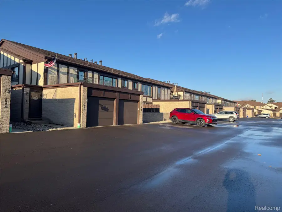 1021 Country Club Drive #23, Saint Clair Shores, MI 48082 - Image #3
