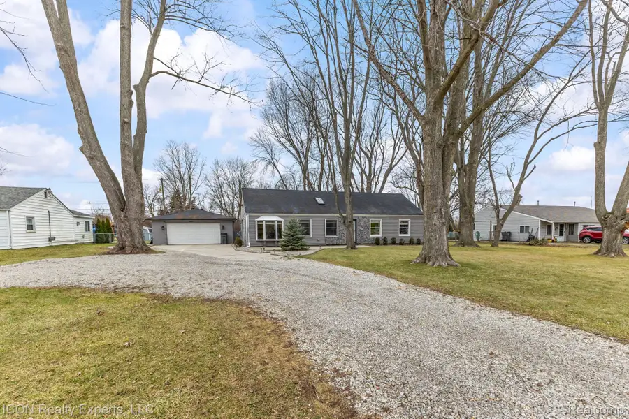 38595 Hilldale Street, Clinton Charter Township, MI 48036 - Image #3
