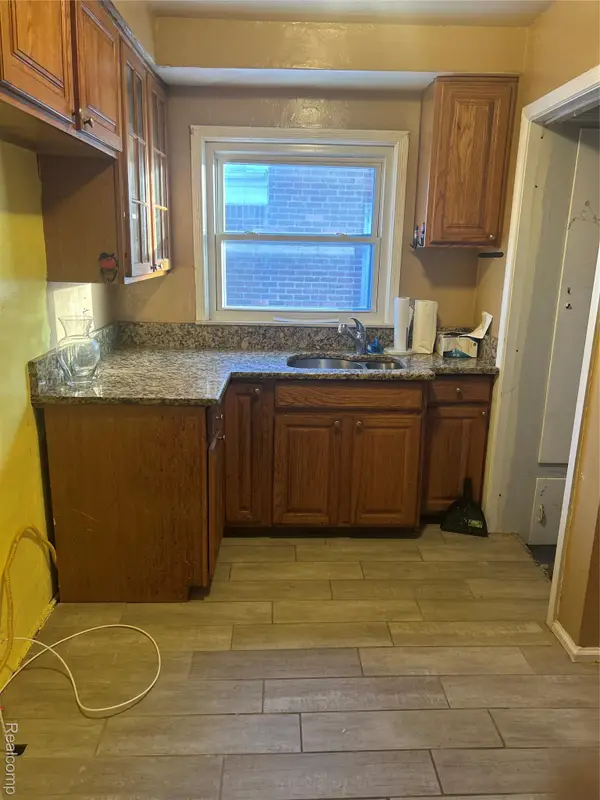 20484 Lesure, Detroit, MI 48235