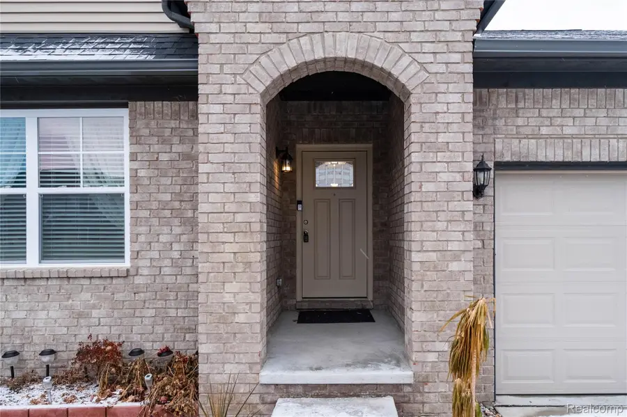 13704 Chester Court, Belleville, MI 48111 - Image #2