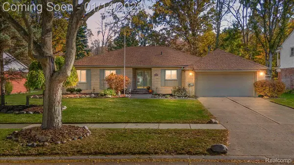 18406 Golfview Street, Livonia, MI 48152