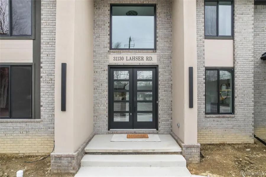 31130 Lahser, Southfield Township, MI 48025 - Image #2