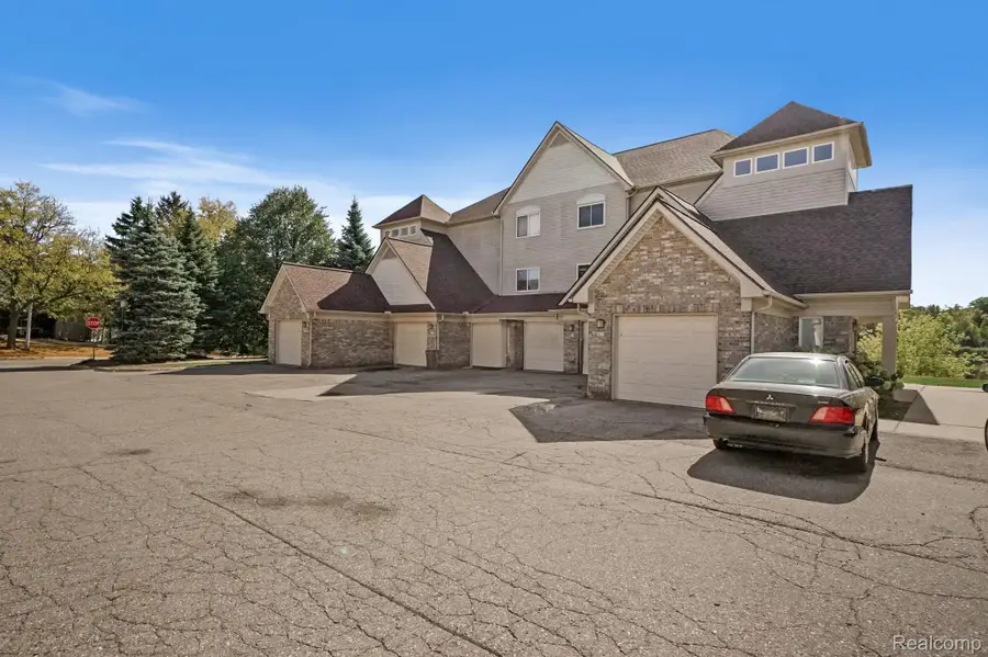 864 Amanda Lane, Pontiac, MI 48340 - Image #2