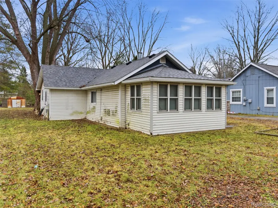 3161 Grant Road, Rochester Hills, MI 48309 - Image #2