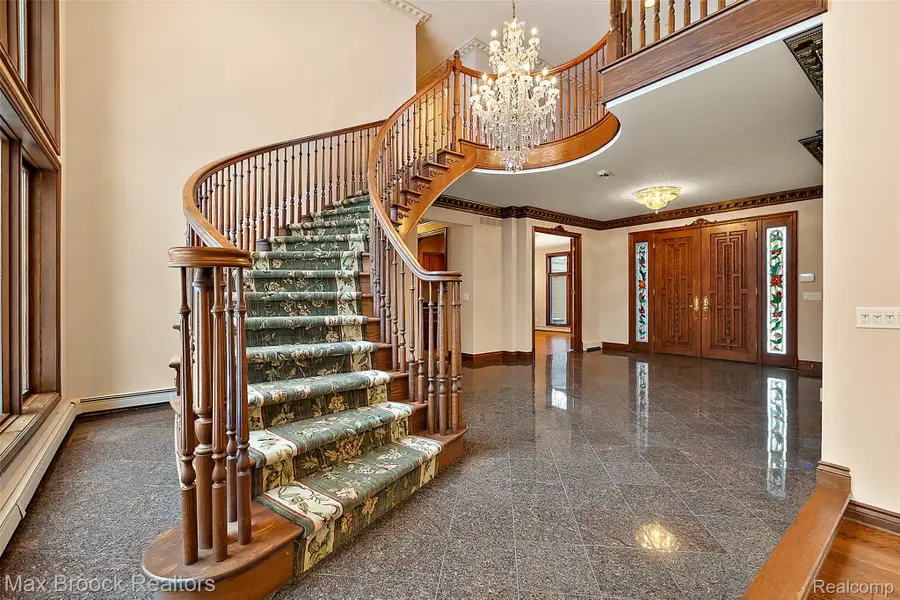 5148 Crest Knolls Court, Bloomfield, MI 48302 - #2