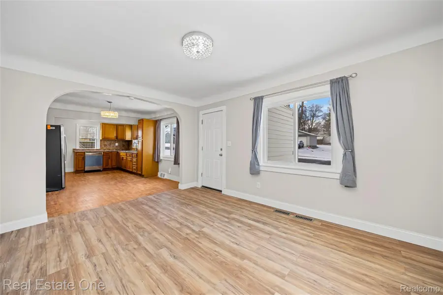 943 Premont Avenue, Waterford, MI 48328 - Image #2