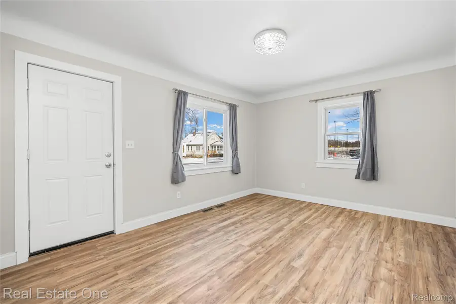 943 Premont Avenue, Waterford, MI 48328 - Image #3