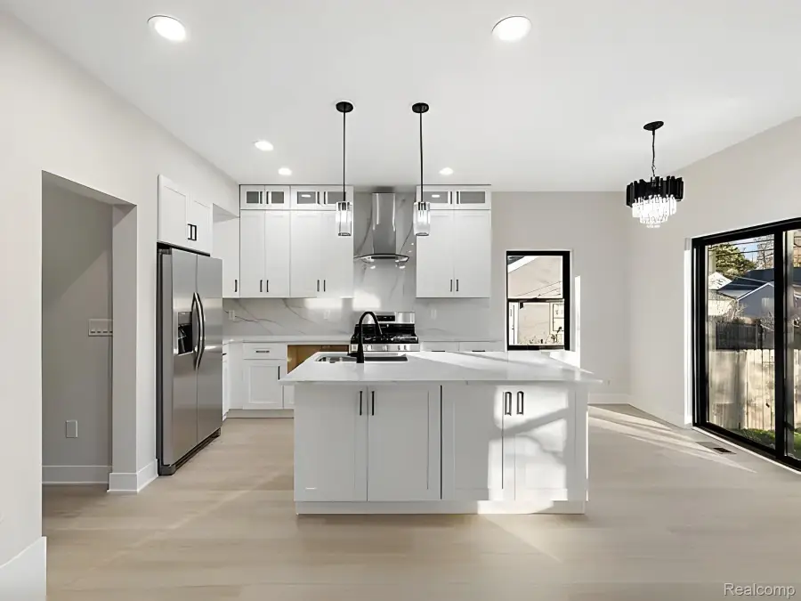 928 W Maplehurst Street, Ferndale, MI 48220 - Image #2