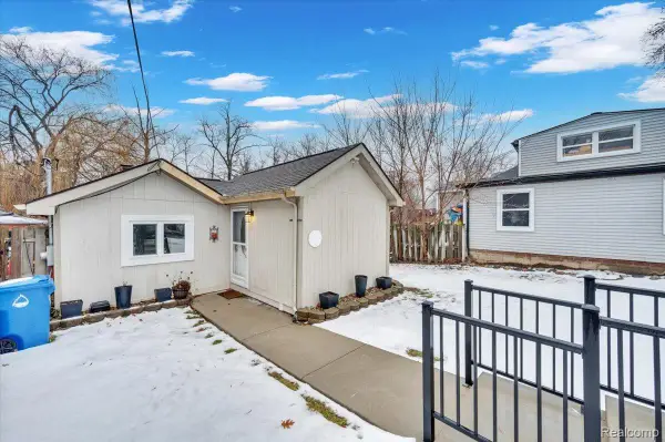 2883 Sunderland, Waterford, MI 48329