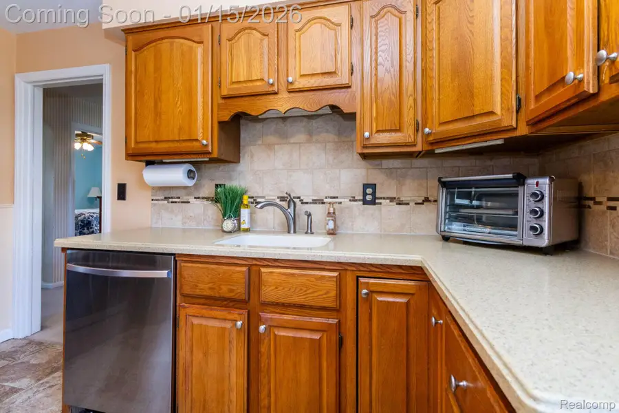 20927 Hawthorne Street, Harper Woods, MI 48225 - Image #3