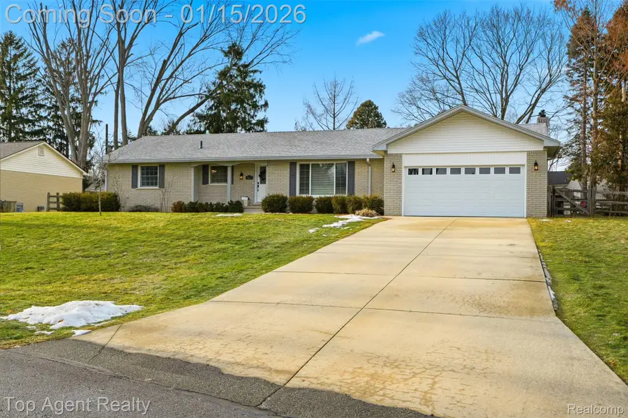 5267 Rostraver Court, Shelby Charter Township, MI 48316 - Image #2