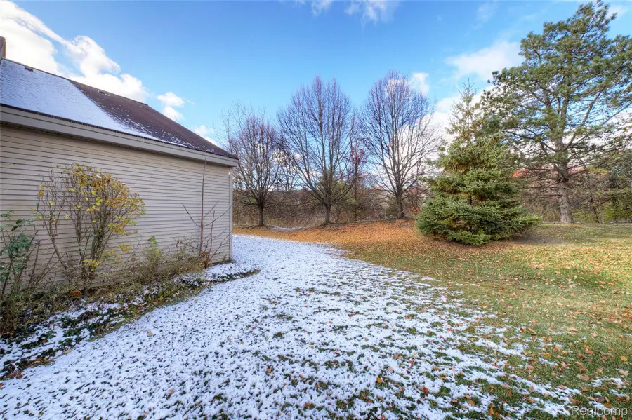 705 Preston Court, Rochester Hills, MI 48307 - Image #3