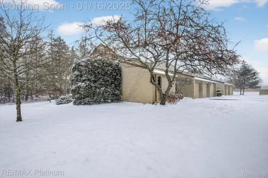 2927 Moon Lake Drive #58, West Bloomfield, MI 48323 - Image #2