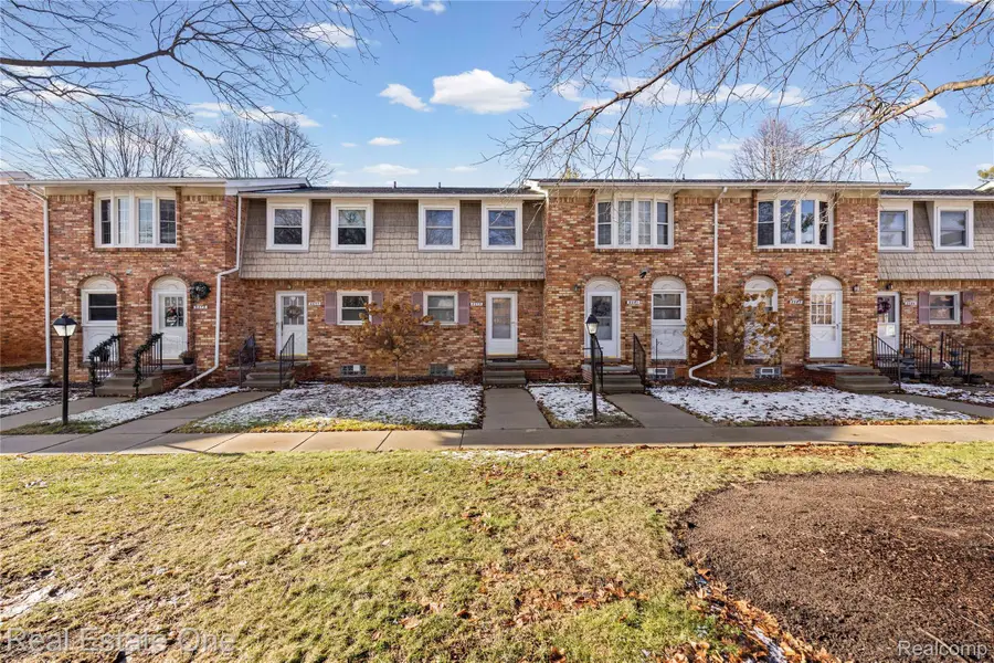 2579 Kingstowne Drive, Commerce, MI 48390 - Image #2