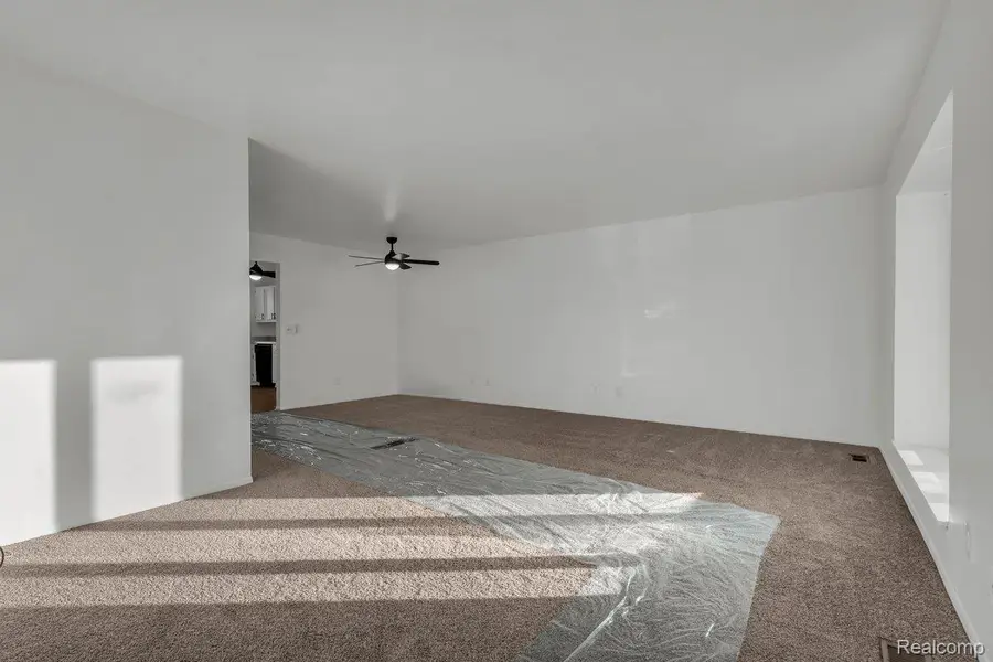 29454 Scarborough Drive, Warren, MI 48088 - Image #2